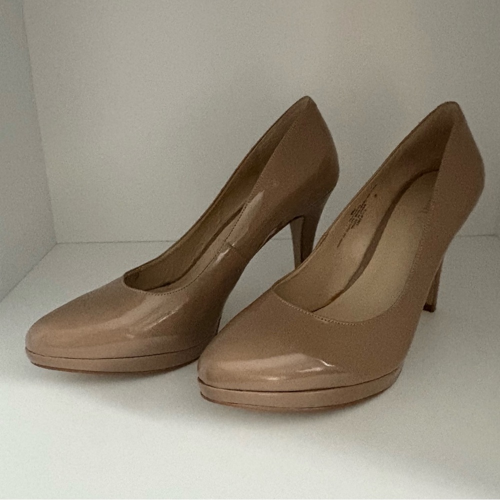 Nine West Women’s Beige Patent Leather Pumps Size 8 – Like New